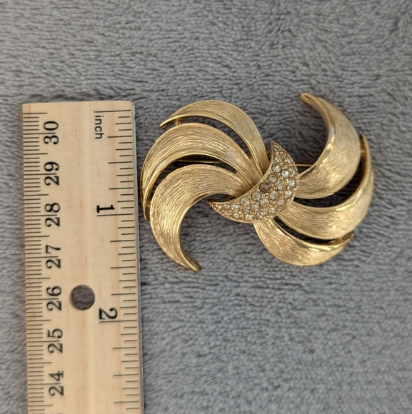 Vintage Givenchy brooch - Picture 10 of 10